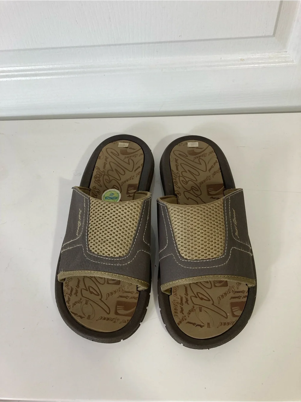 Nwot JUST SPEED Sandals Mens 9 Brown Squeeze Me Logo Slip-On Slides Flats